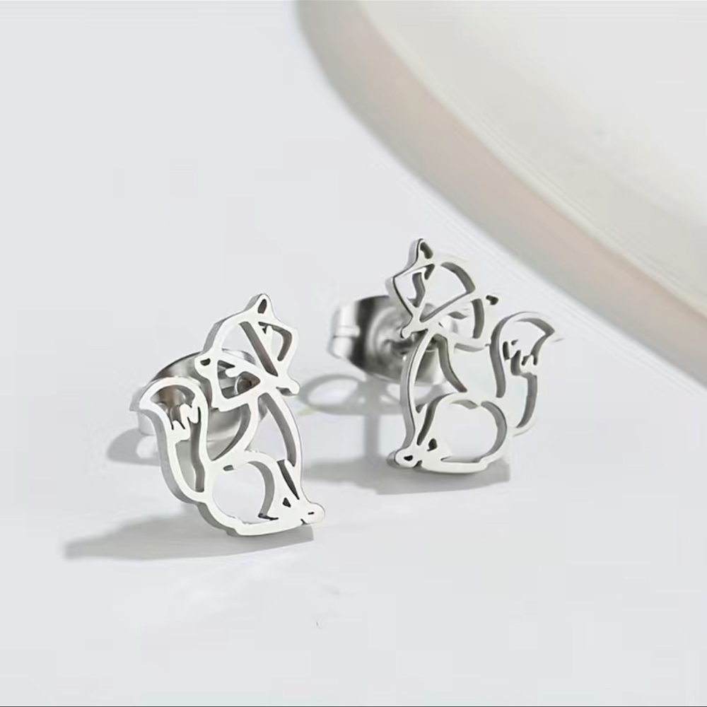 (1) set Clever Fox 🦊 earring studs - Silver or Rose Gold - Picture 3 of 6